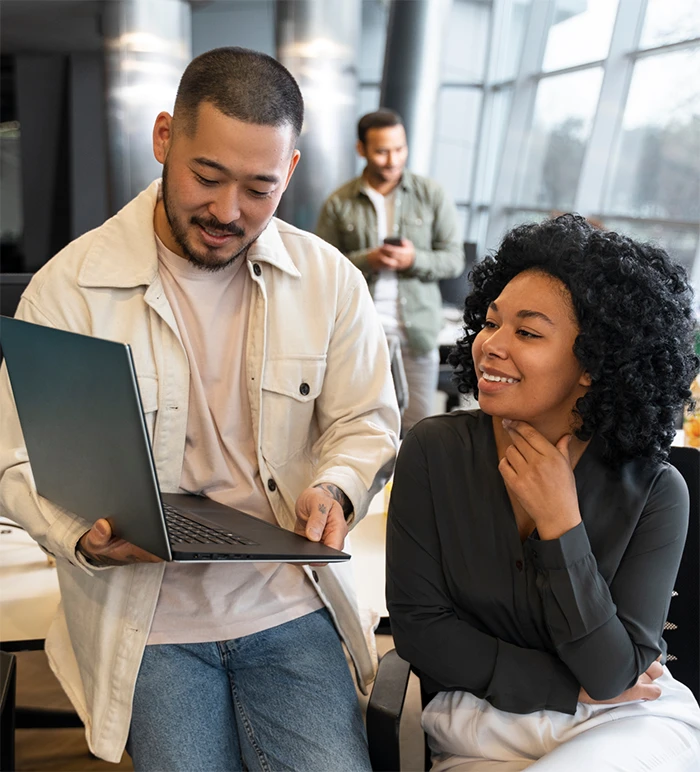 Profissionais colaborando